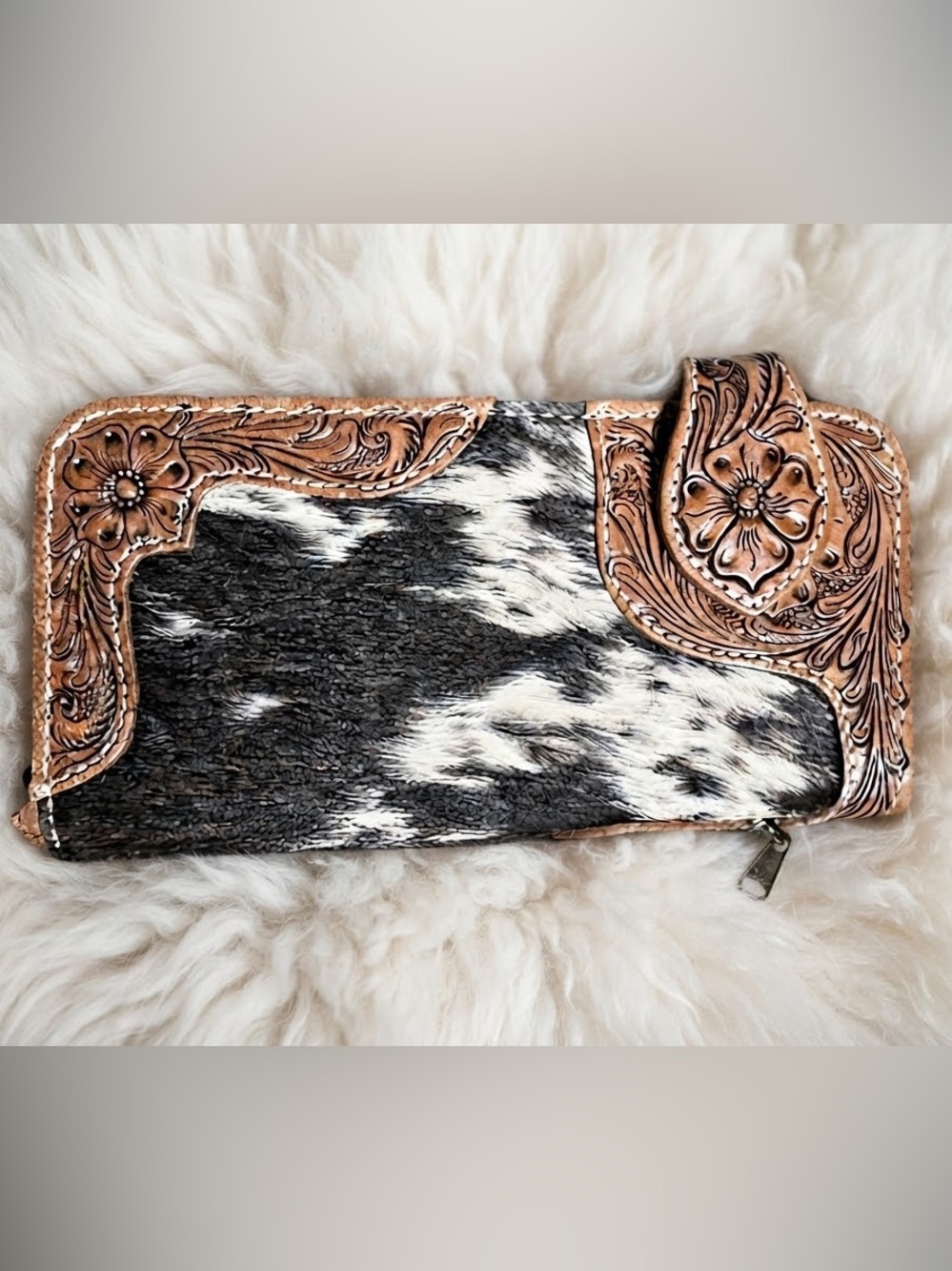 🤠  Sensational Myra Bag Hand-Tooled Leather & Cowhide Wristlet Wallet! 4"x 8" - Picture 3 of 11